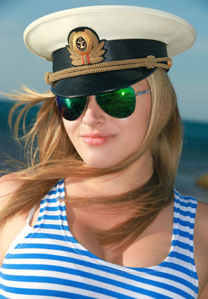 18 year old black girl Nia Nacci doffs school clothes to poses naked